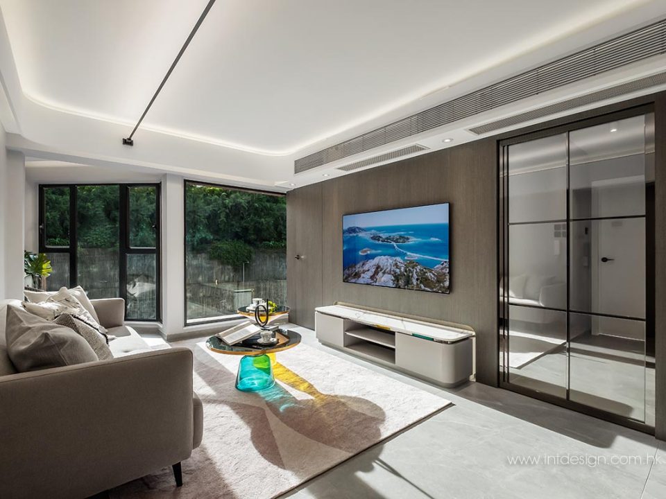 Regal Court's Living Room Interior Design